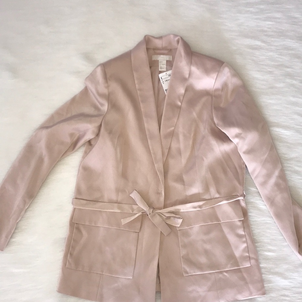 CUTE SILKY PINK BLAZER